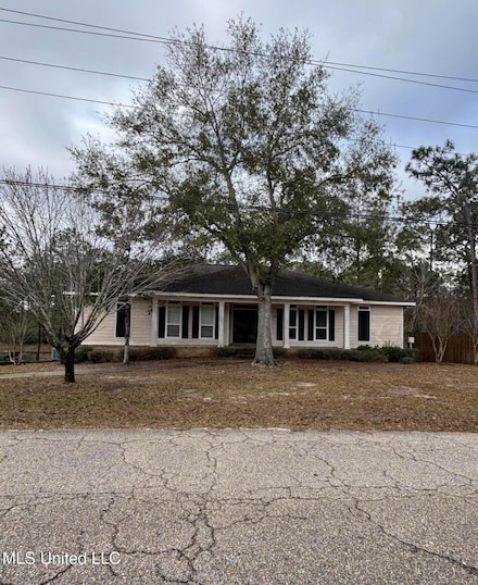 3135 Old Shell Landing Rd, Ocean Springs, MS 39564