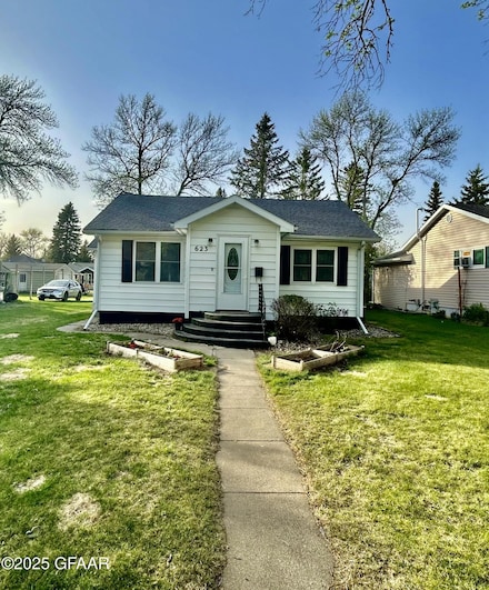 623 E Johnson Ave, Warren, MN 56762