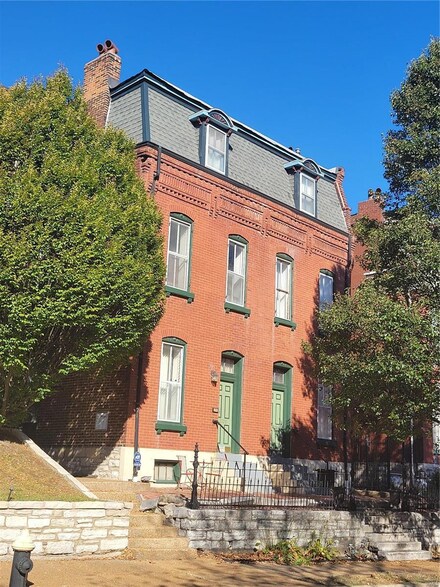 2703 S 12th St, Saint Louis, MO 63118