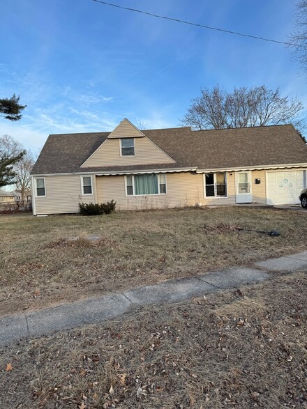 6209 Pleasant Ave, Loves Park, IL 61111