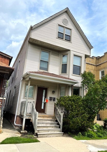 2438 W Berteau Ave, Chicago, IL 60618