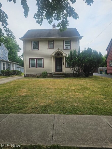 17014 Maple Heights Blvd, Maple Heights, OH 44137