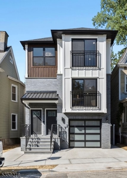 72 Hamilton St, East Orange, NJ 07017
