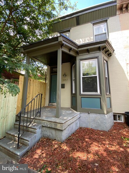 3957 Melon St, Philadelphia, PA 19104