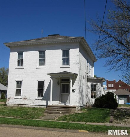 111 N Maple St, Lewistown, IL 61542