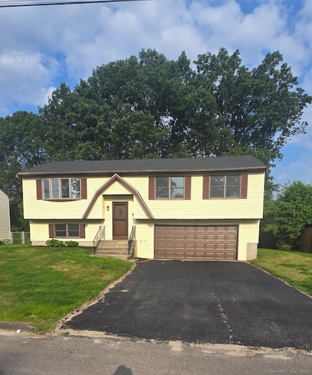 19 Woodmere Rd, Waterbury, CT 06705