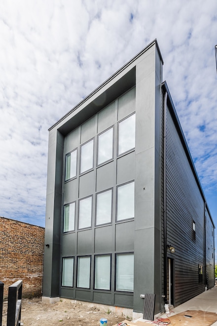 6050 S Eberhart Ave Unit 2, Chicago, IL 60637