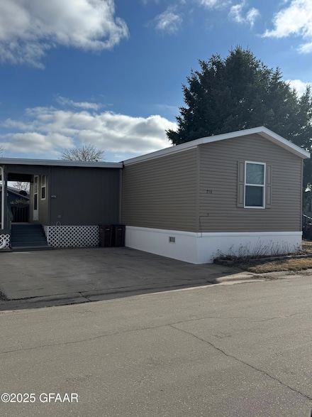 216 Mars Dr, East Grand Forks, MN 56721