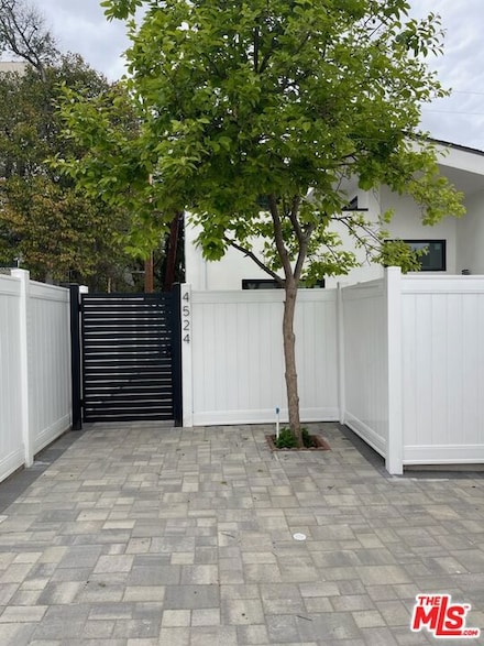 4524 Mammoth Ave, Los Angeles, CA 91423