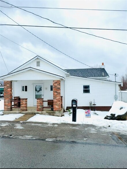 814 Marietta St, Connellsville, PA 15425