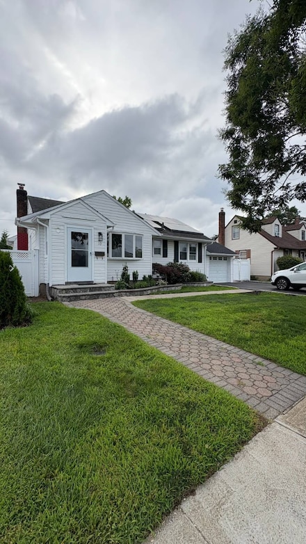 10 Crown St, Hicksville, NY 11801