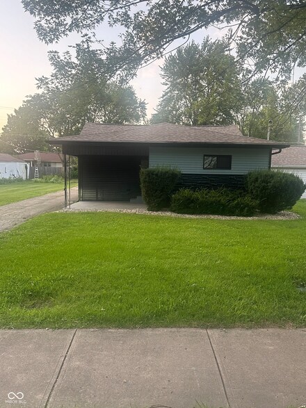 404 W Vinyard St, Anderson, IN 46011