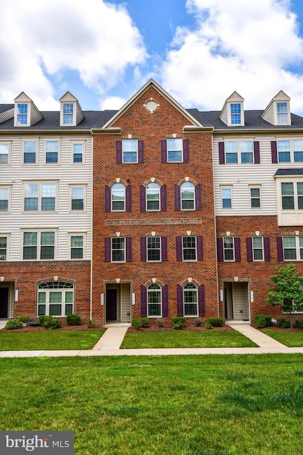 7065 Darbey Knoll Dr, Gainesville, VA 20155