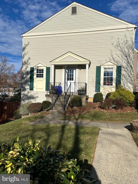 6573 Rundale Ct, Alexandria, VA 22315