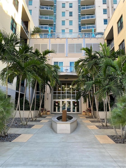 400 4th St S Unit 305, St. Petersburg, FL 33701
