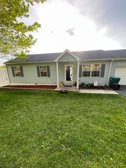140 Stratford Dr, Bridgeport, WV 26330