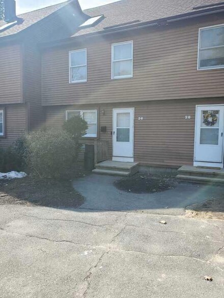 26 Whites Bridge Rd, Windham, ME 04062