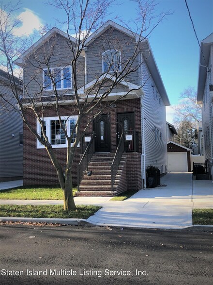 205 3rd St, Staten Island, NY 10306