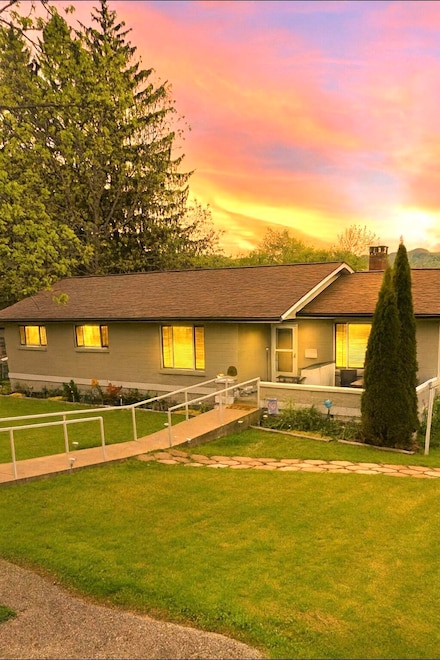 115 Dummitt Ave Unit 115, Fayetteville, WV 25840