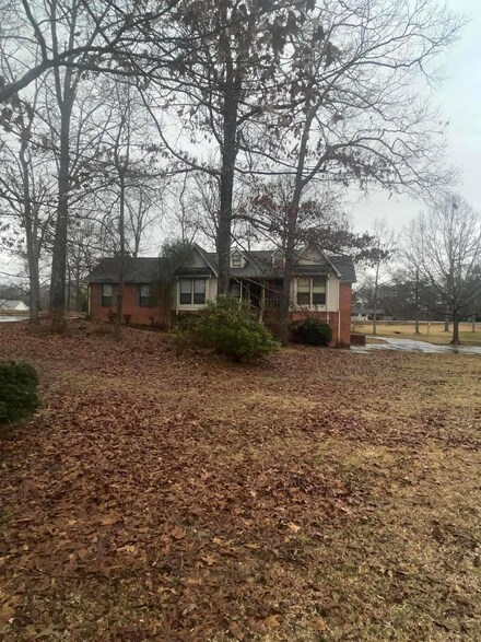 1007 Roy Bennett Cir, Jasper, AL 35503