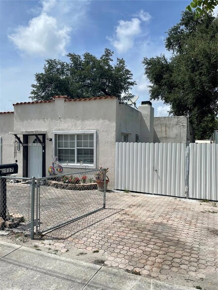 2117 NW 81st Terrace, Miami, FL 33147