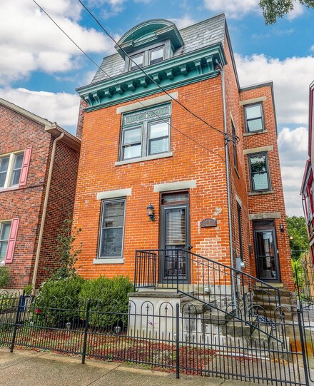 278 W 8th St, Covington, KY 41011