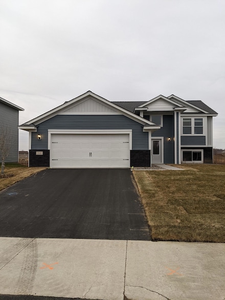 510 Valley Dr W, Annandale, MN 55302