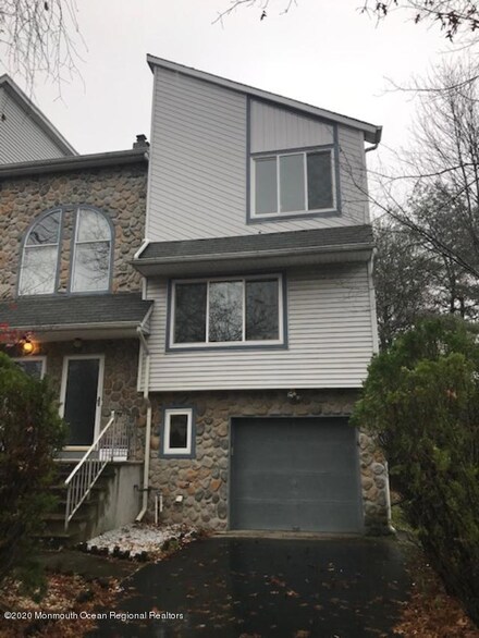 85 Lone Star Ln, Manalapan, NJ 07726