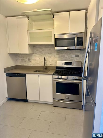 2000 Linwood Ave Unit 17E, Fort Lee, NJ 07024