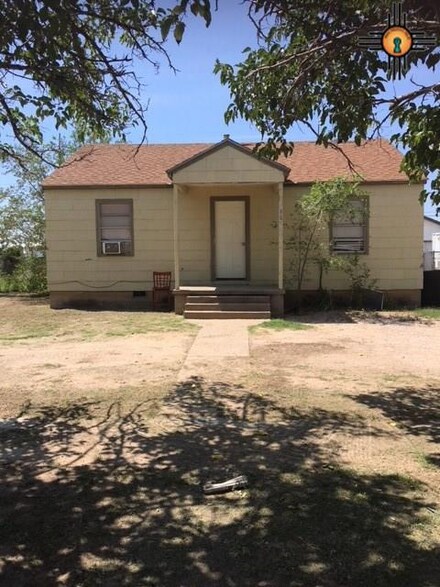 8 F St, Jal, NM 88252