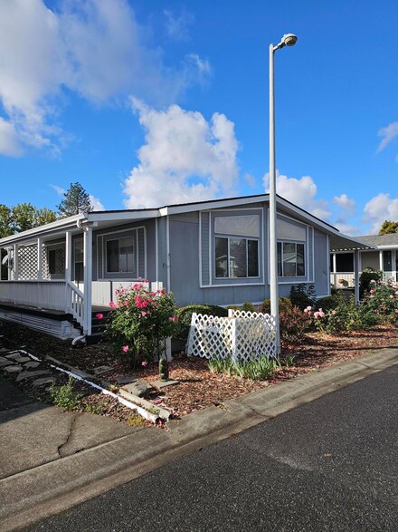 1284 Willow Ct, Grants Pass, OR 97527