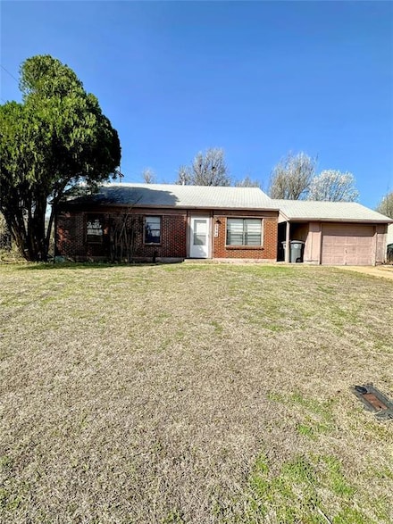 2306 NW 28th St, Lawton, OK 73505