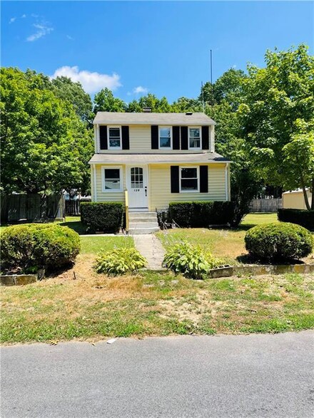 128 Pinegrove Ave, Warwick, RI 02889