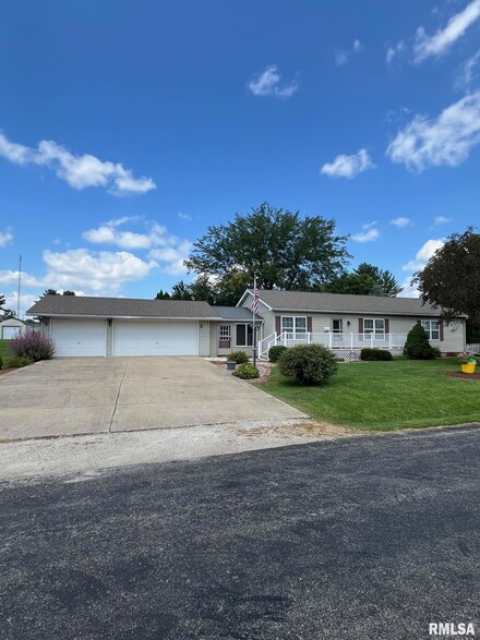 1002 E 10th St, Kewanee, IL 61443