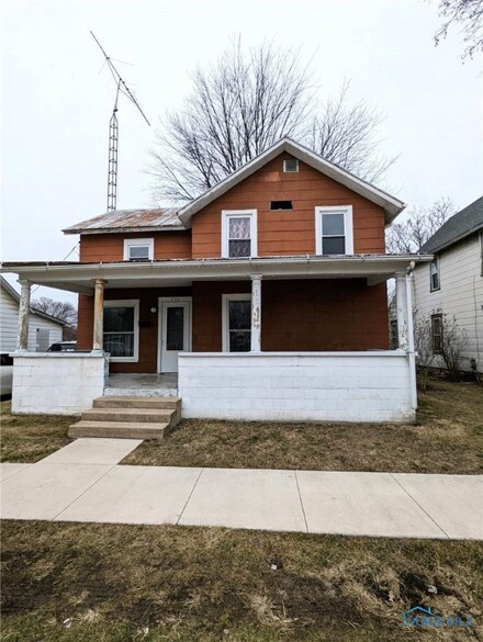 204 W Stone St, Gibsonburg, OH 43431
