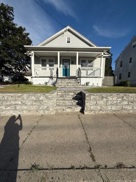 500 Hill St, Waterbury, CT 06704