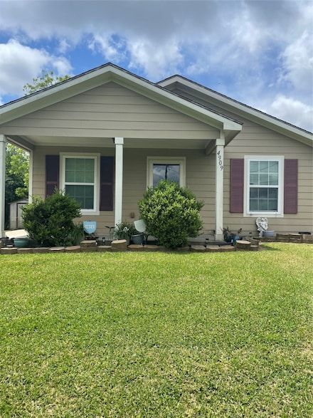 4909 Shortline Ave, Port Arthur, TX 77640