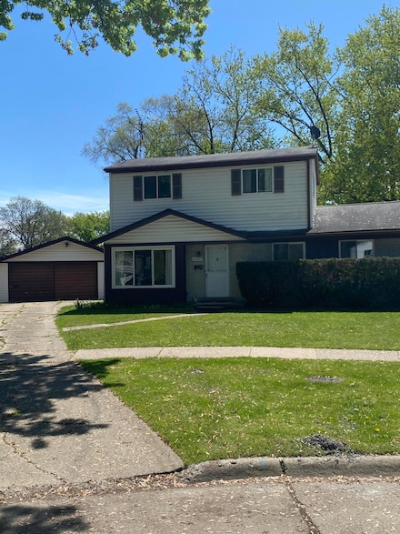 26084 Tawas St, Madison Heights, MI 48071