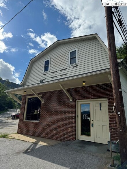 716 N Jefferson Ave, West Jefferson, NC 28694