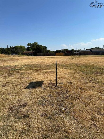 324 W 6th St, Burkburnett, TX 76354