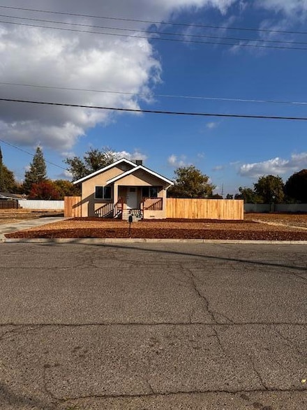 1344 S Liberty St, Visalia, CA 93292
