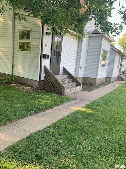 295 W Harris Ave, Bushnell, IL 61422
