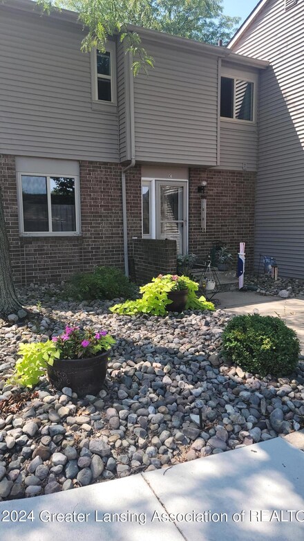 6003 Montevideo Dr Unit E, Lansing, MI 48917
