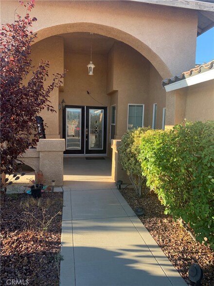 11940 El Centro St, Oak Hills, CA 92344