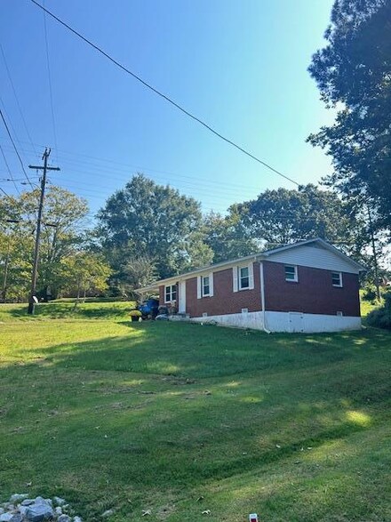 305 Greenacres Dr, Paris, TN 38242