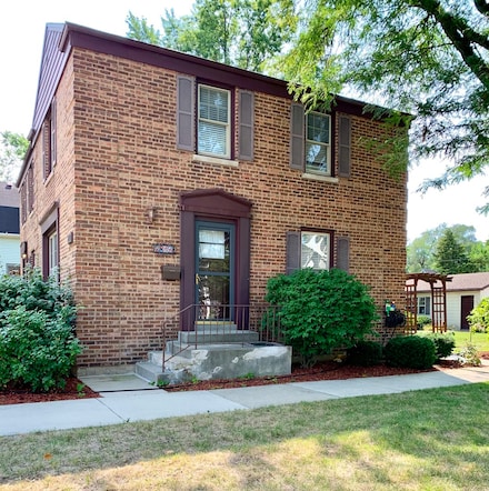 3800 Elm Ave, Brookfield, IL 60513