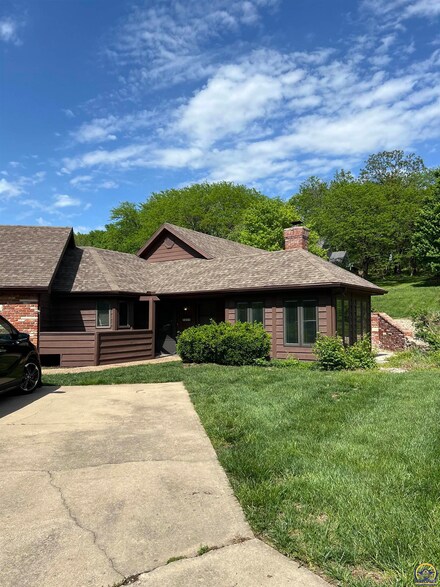 2019 Crossgate Dr, Lawrence, KS 66047