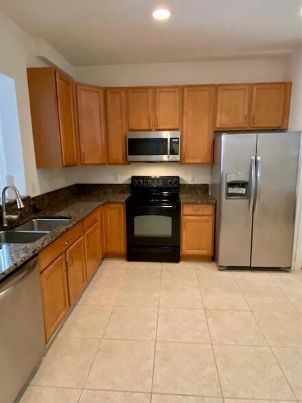 8021 Murano Cir, Palm Beach Gardens, FL 33418