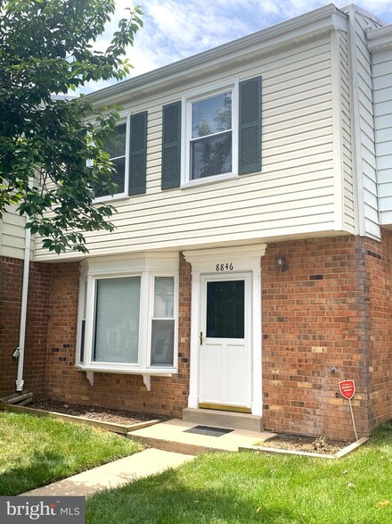 8846 Cherry Oak Ct, Manassas, VA 20109