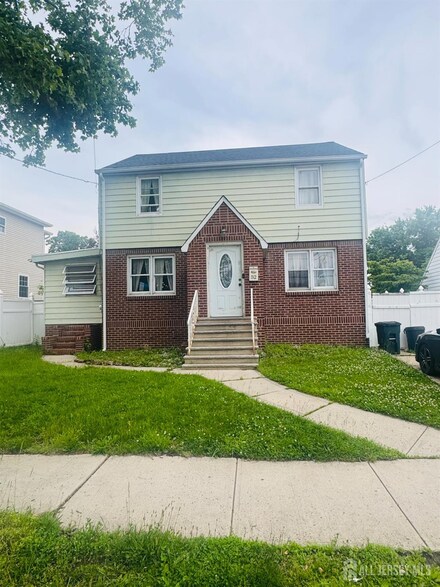 52 Hermann Ave, Carteret, NJ 07008